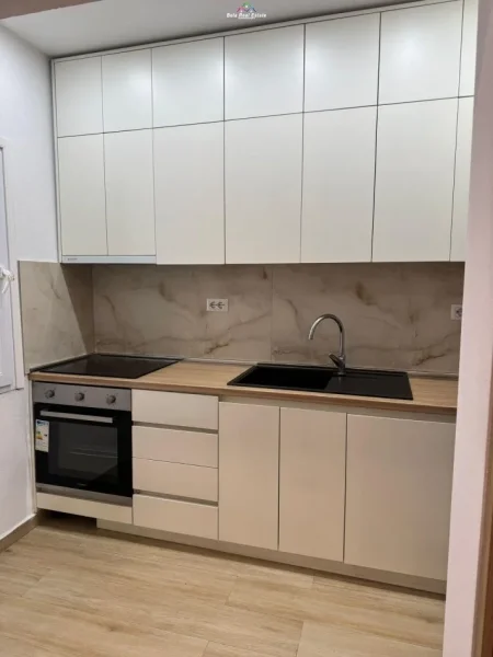 Tirane, jepet me qera apartament 1+1+Ballkon Kati 4, 60 m² 600 € (RESTORANT DURRESI)