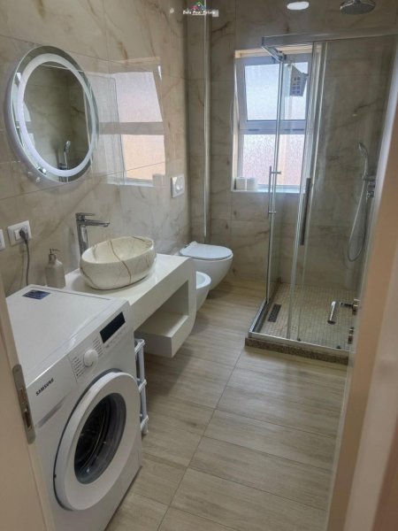 Tirane, jepet me qera apartament 1+1+Ballkon Kati 4, 60 m² 600 € (RESTORANT DURRESI)