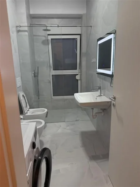 Tirane, jepet me qera apartament 1+1 Kati 4, 55 m² 500 € (ali demi)