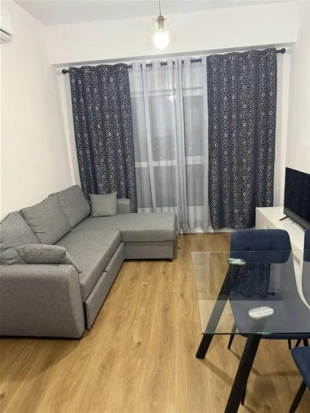 Tirane, jepet me qera apartament 1+1 Kati 4, 55 m² 500 € (ali demi)