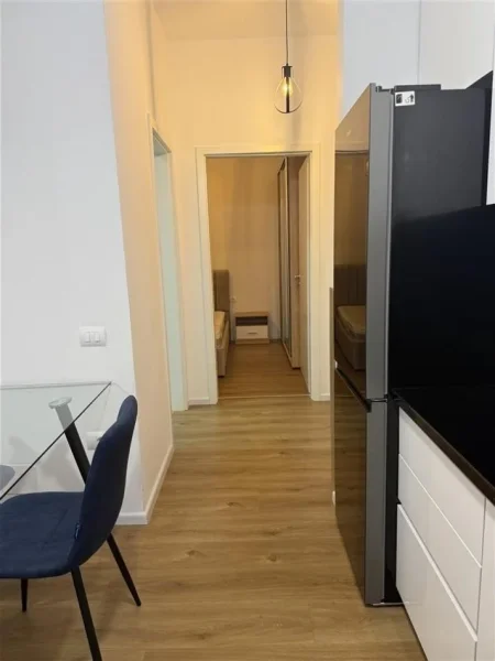 Tirane, jepet me qera apartament 1+1 Kati 4, 55 m² 500 € (ali demi)