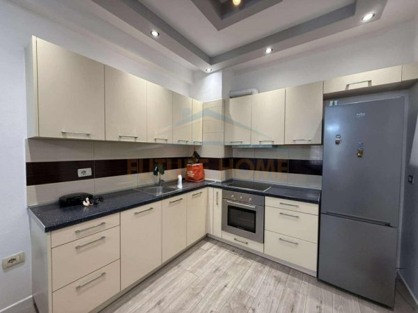 Tirane, jepet me qera apartament 1+1 Kati 3, 56 m² 400 € (Unaza e Re)