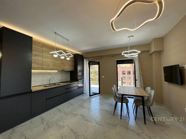 Tirane, jepet me qera apartament 3+1+Aneks+Ballkon Kati 6, 330 m² 1.300 € (Rezidenca Kodra e Diellit 2)