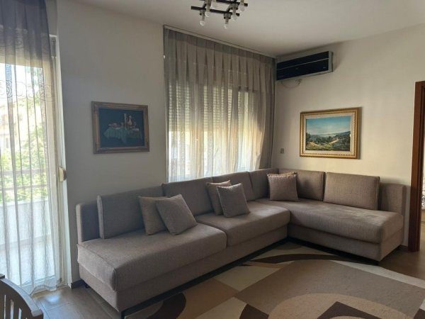 Tirane, jepet me qera apartament 2+1 , 90 m² 750 € (Him Kolli, Myslym Shyri)