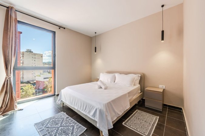 Tirane, jepet me qera apartament 1+1+Ballkon Kati 6, 78 m² 1.000 € (Rruga Kavajes)