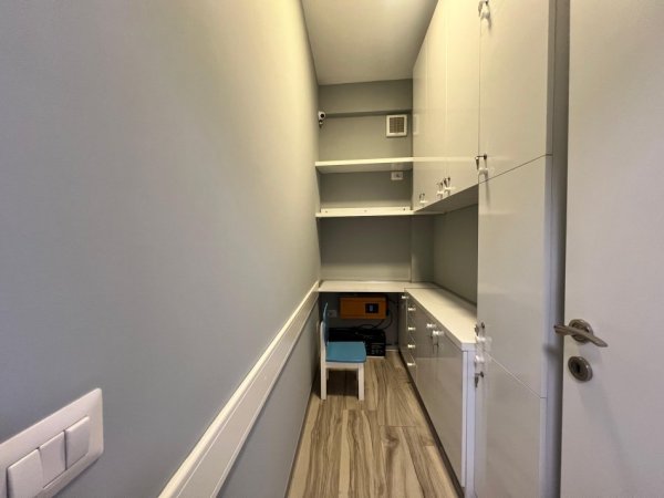 Tirane, jepet me qera ambjent biznesi Kati 1, 106 m² 900 € (Brryli)