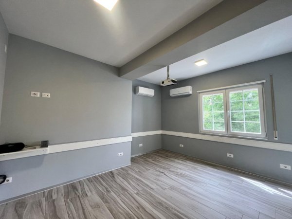 Tirane, jepet me qera ambjent biznesi Kati 1, 106 m² 900 € (Brryli)