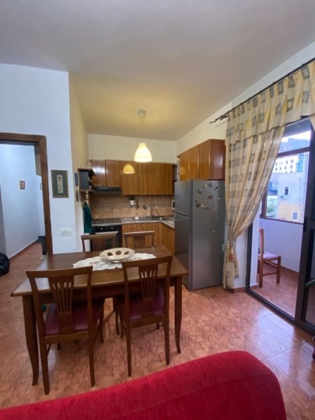Tirane, jepet me qera apartament 1+1+Ballkon Kati 3, 60 m² 480 € (21 Dhjetori pas Sabaudin Gabranit)