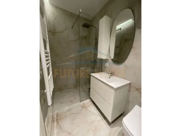 Tirane, jepet me qera apartament 2+1+Ballkon Kati 5, 96 m² 700 € (Materniteti i ri)