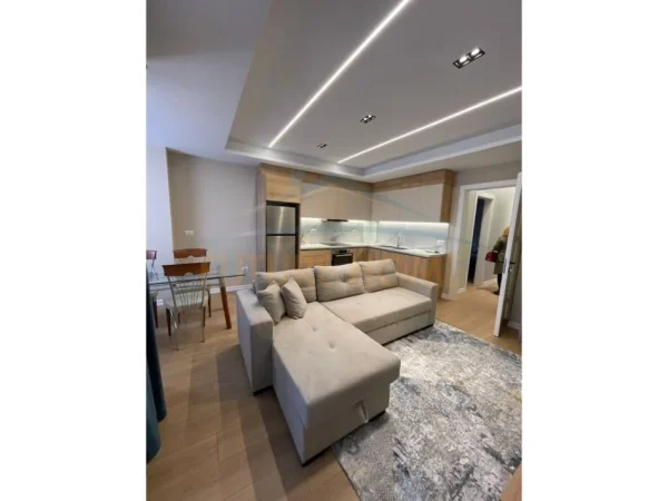 Tirane, jepet me qera apartament 2+1+Ballkon Kati 5, 96 m² 700 € (Materniteti i ri)