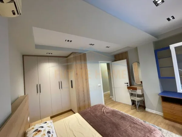 Tirane, jepet me qera apartament 2+1+Ballkon Kati 5, 96 m² 700 € (Materniteti i ri)