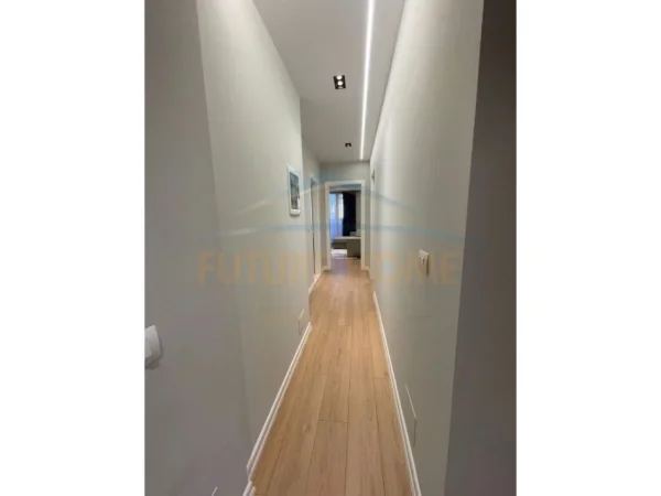 Tirane, jepet me qera apartament 2+1+Ballkon Kati 5, 96 m² 700 € (Materniteti i ri)
