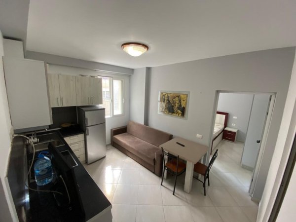 Tirane, jepet me qera apartament 1+1 Kati 0, 38 m² 420 €