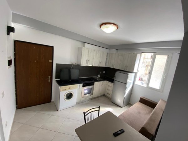 Tirane, jepet me qera apartament 1+1 Kati 0, 38 m² 420 €