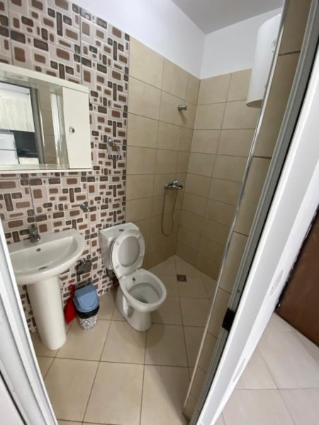 Tirane, jepet me qera apartament 1+1 Kati 0, 38 m² 420 €