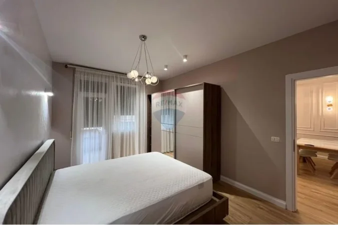Tirane, jepet me qera apartament 1+1 Kati 4, 65 m² 700 € 