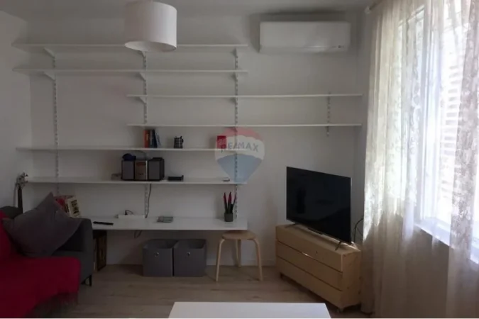 Tirane, jepet me qera apartament 1+1 Kati 4, 60 m² 650 € 