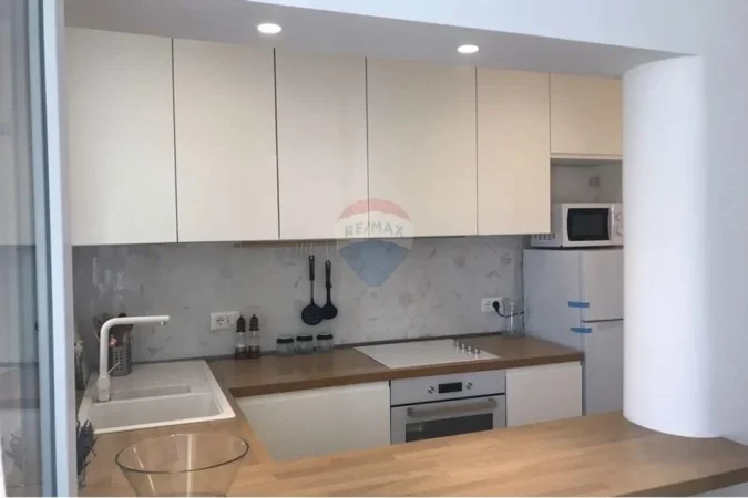 Tirane, jepet me qera apartament 1+1 Kati 4, 60 m² 650 € 
