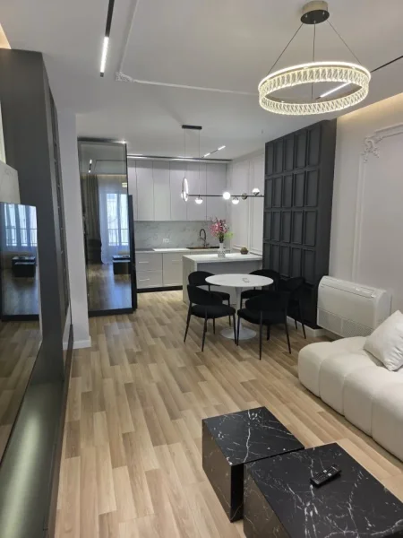 Tirane, jepet me qera apartament 2+1+Ballkon Kati 7, 117 m² 1.000 € (Unaza e Re)