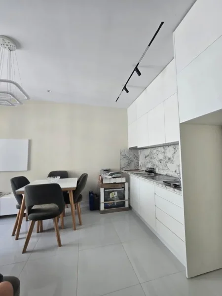 Tirane, jepet me qera apartament 1+1+Ballkon Kati 5, 60 m² 400 € (Univers City)