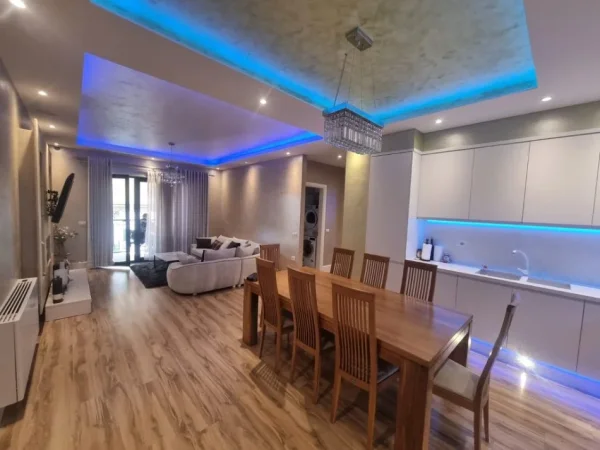 Tirane, jepet me qera apartament 2+1+Aneks+Ballkon Kati 3, 102 m² 900 € (Astir)