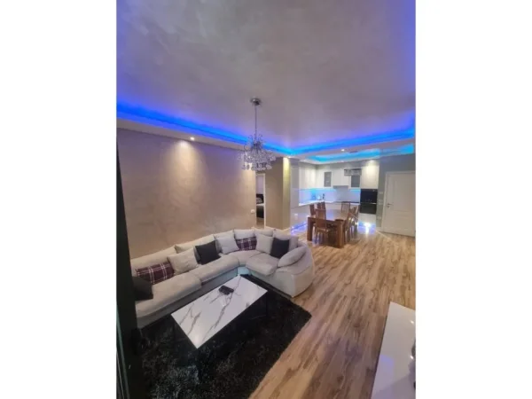 Tirane, jepet me qera apartament 2+1+Aneks+Ballkon Kati 3, 102 m² 900 € (Astir)