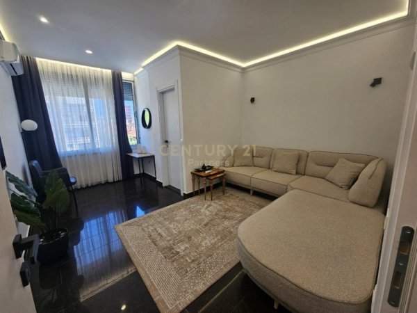 Tirane, jepet me qera apartament 2+1 Kati 3, 102 m² 1.000 € (Siri Kodra)