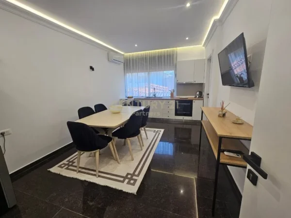 Tirane, jepet me qera apartament 2+1 Kati 3, 102 m² 1.000 € (Siri Kodra)