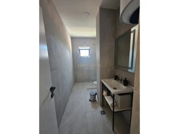 Tirane, jepet me qera apartament 2+1 Kati 3, 102 m² 1.000 € (Siri Kodra)