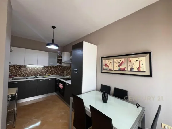 Shqiperi, jepet me qera apartament 2+1 Kati 5, 130 m² 600 € (HIPOTEKA)