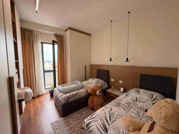 Tirane, shitet apartament 2+1 Kati 8, 132 m² 345.000 € (Brryl, Shkolla e Kuqe)