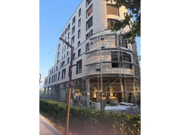 Tirane, shitet apartament 2+1+Aneks+Ballkon Kati 1, 110 m² 265.000 € (Liqeni i thate)