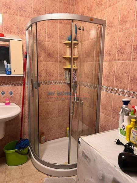 Tirane, jepet me qera apartament 2+1+Ballkon Kati 8, 100 m² 660 € (Komuna e Parisit)