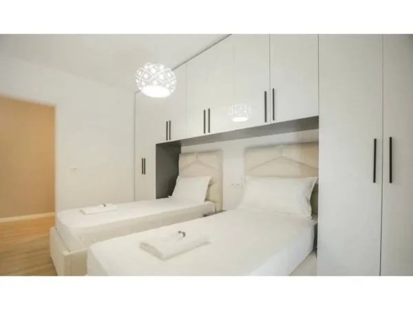 Tirane, jepet me qera apartament 2+1 Kati 2, 85 m² 750 € (Sheshi Willson)