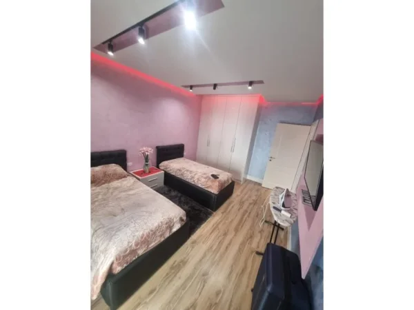 Tirane, jepet me qera apartament 2+1+Ballkon Kati 3, 102 m² 900 € (Astir)