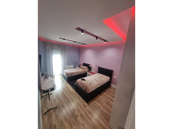 Tirane, jepet me qera apartament 2+1+Ballkon Kati 3, 102 m² 900 € (Astir)