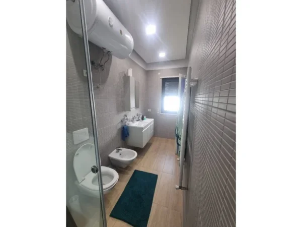 Tirane, jepet me qera apartament 2+1+Ballkon Kati 3, 102 m² 900 € (Astir)