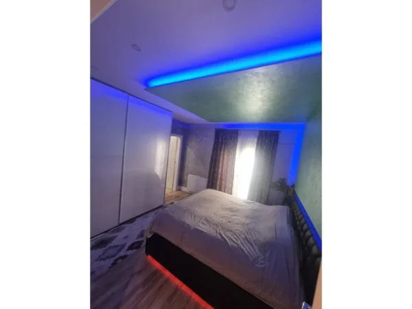 Tirane, jepet me qera apartament 2+1+Ballkon Kati 3, 102 m² 900 € (Astir)