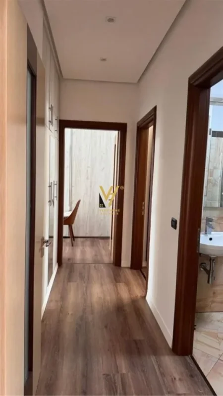 Tirane, jepet me qera apartament 3+1+Ballkon Kati 6, 165 m² 650 € (FRESK)