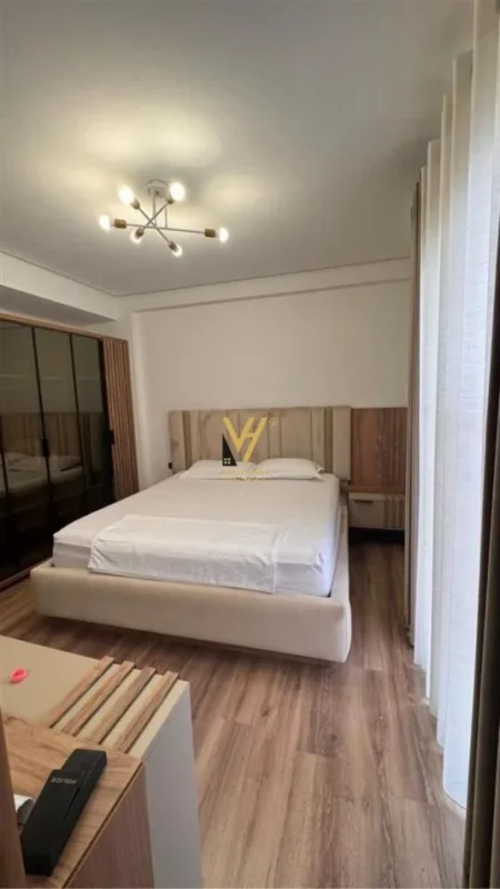 Tirane, jepet me qera apartament 3+1+Ballkon Kati 6, 165 m² 650 € (FRESK)