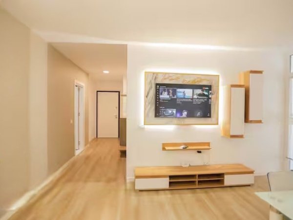 Tirane, jepet me qera apartament 2+1 Kati 2, 85 m² 750 € (Sheshi Wilson)