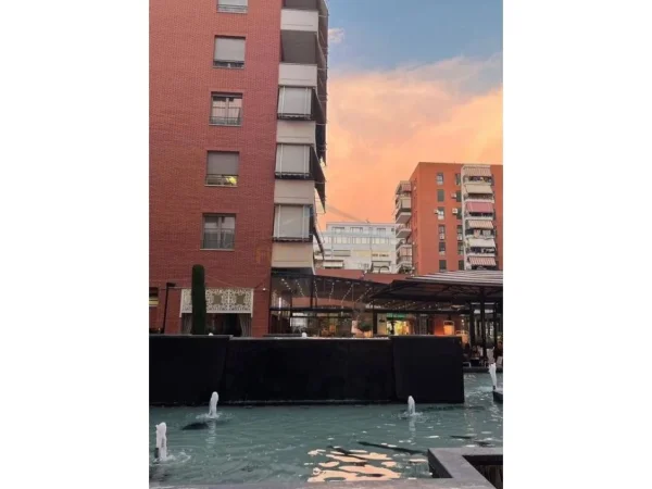 Tirane, jepet me qera ambjent biznesi Kati 0, 12 m² 400 € (Kompleksi Delijorgji)