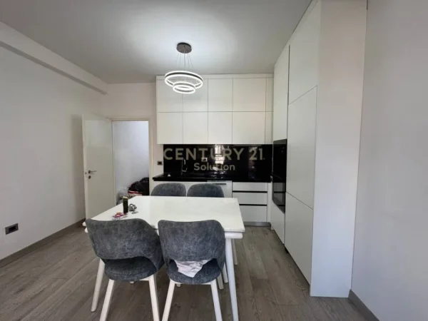 Tirane, jepet me qera apartament 2+1 Kati 4, 103 m² 620 € (Rruga Teodor Keko)