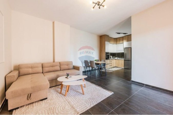 Tirane, jepet me qera apartament 1+1+Ballkon , 70 m² 1.000 € (Rruga e Kavajes)