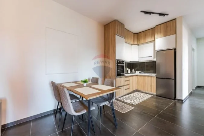 Tirane, jepet me qera apartament 1+1+Ballkon , 70 m² 1.000 € (Rruga e Kavajes)