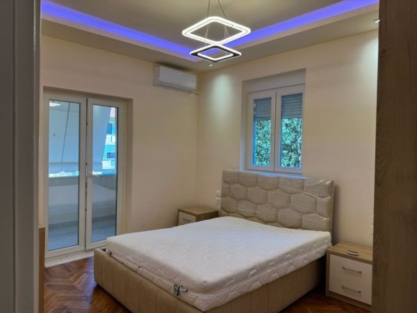 Tirane, jap me qera apartament 2+1 Kati 4, 74 m² 600 € (Rruga e Dibres)