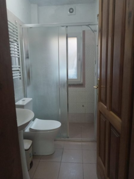 Tirane, jepet me qera Kate Vile, 1+1, Kati 1, cmimi 550 E ne MYSLYM SHYRI, Tirane