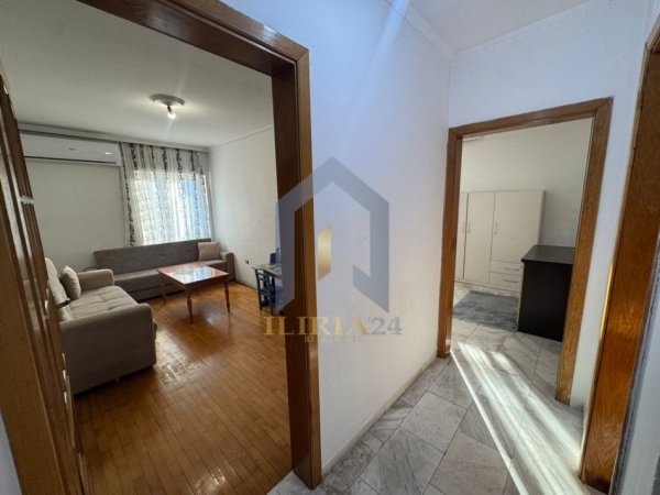 Tirane, jap me qera apartament 1+1+Ballkon Kati 4, 75 m² 450 € (Laprake)