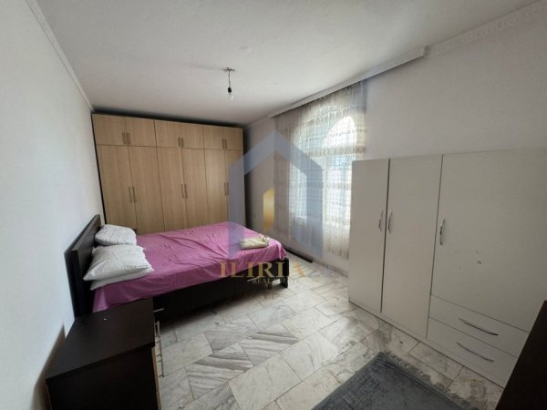 Tirane, jap me qera apartament 1+1+Ballkon Kati 4, 75 m² 450 € (Laprake)