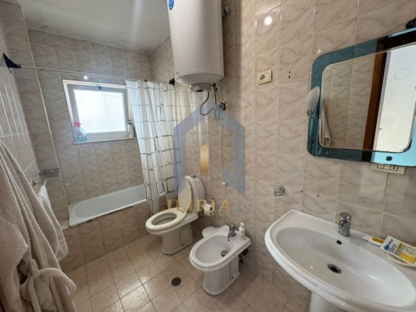 Tirane, jap me qera apartament 1+1+Ballkon Kati 4, 75 m² 450 € (Laprake)